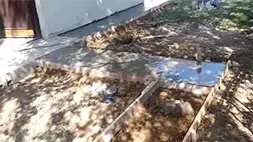 Betoniranje dvorišnih staza oko kuće, dvorišne betonske staze oko kuće i kucni prilaz | Preduzimač Video prikaz betoniranja okućnice i prilaza | Preduzimač